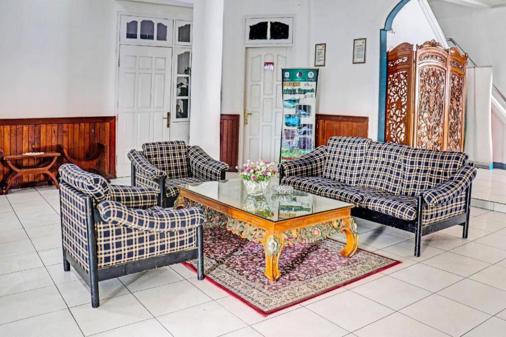 Oyo 90483 Homestay Permata Syariah Bangko Exterior photo